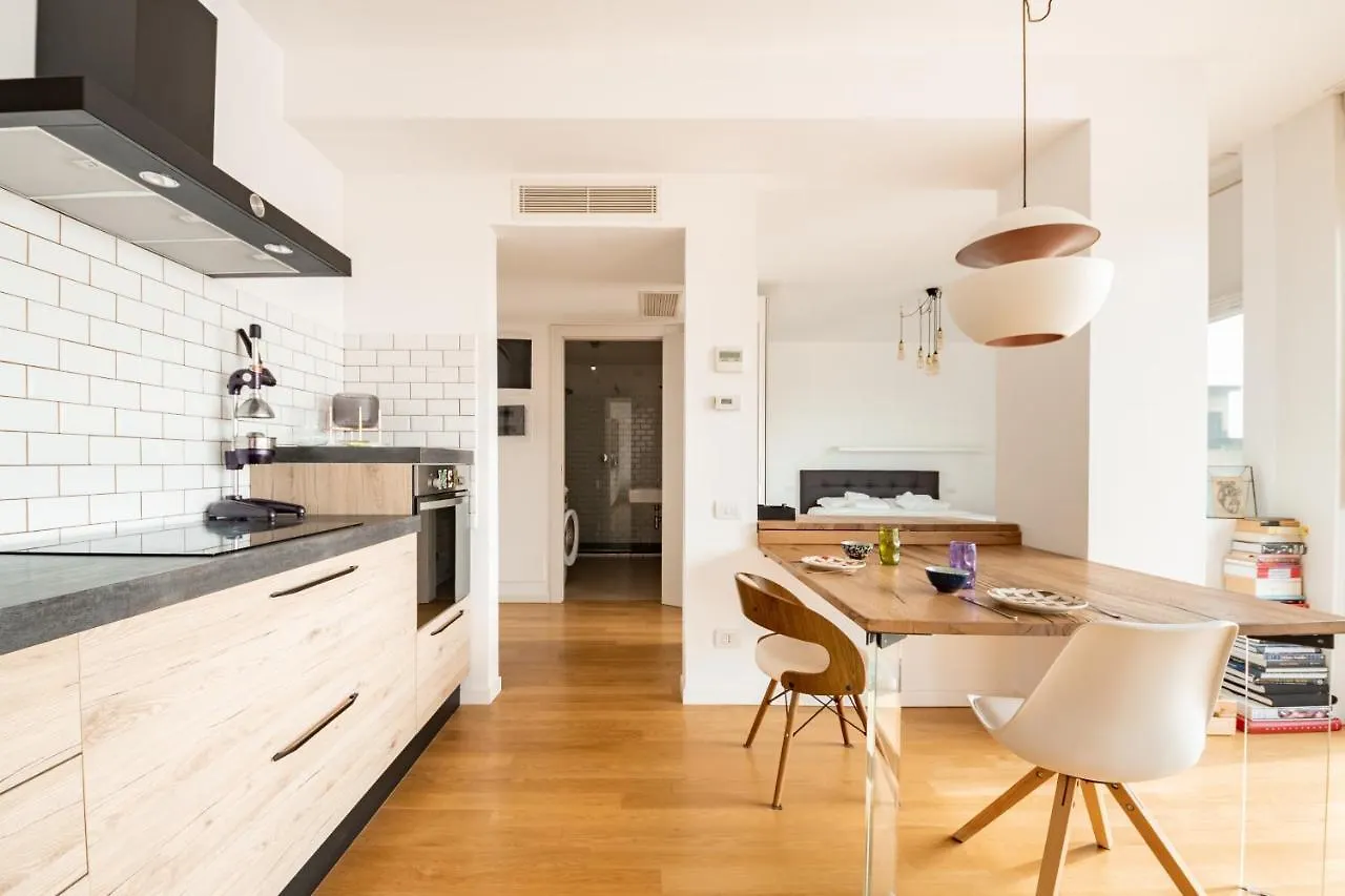 Apartment Bright Open Space Nearby Naviglio Pavese Milan