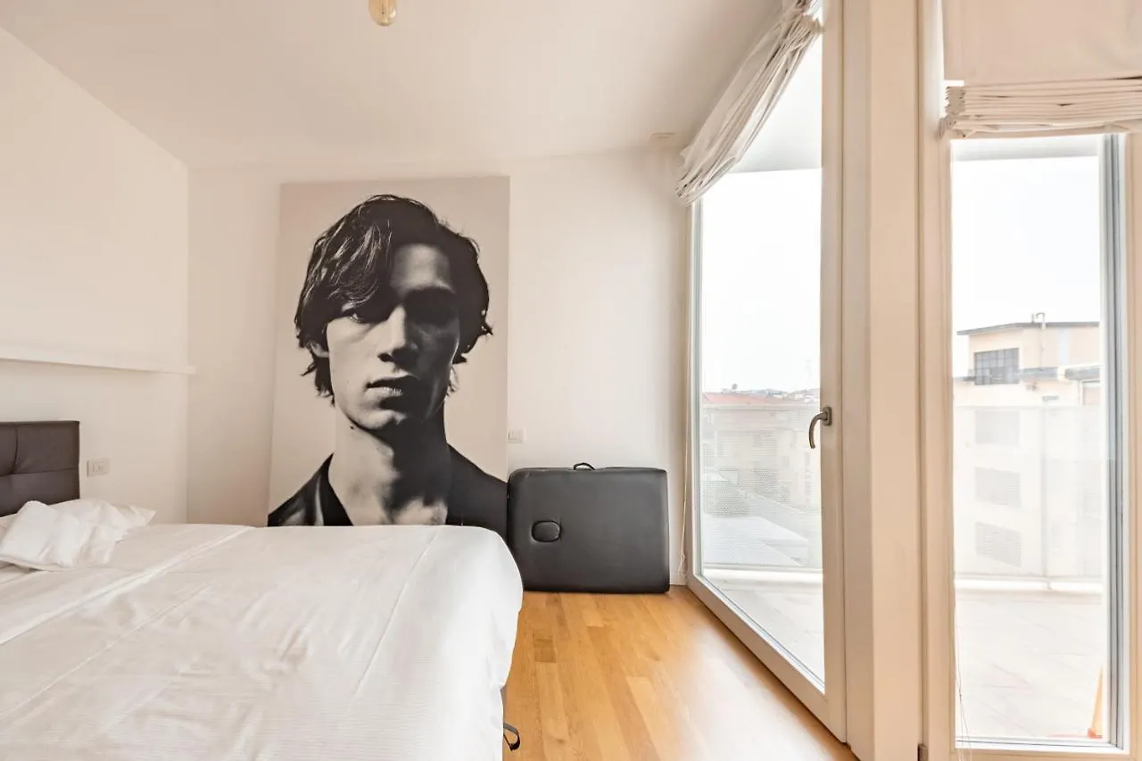 Apartment Bright Open Space Nearby Naviglio Pavese Milan