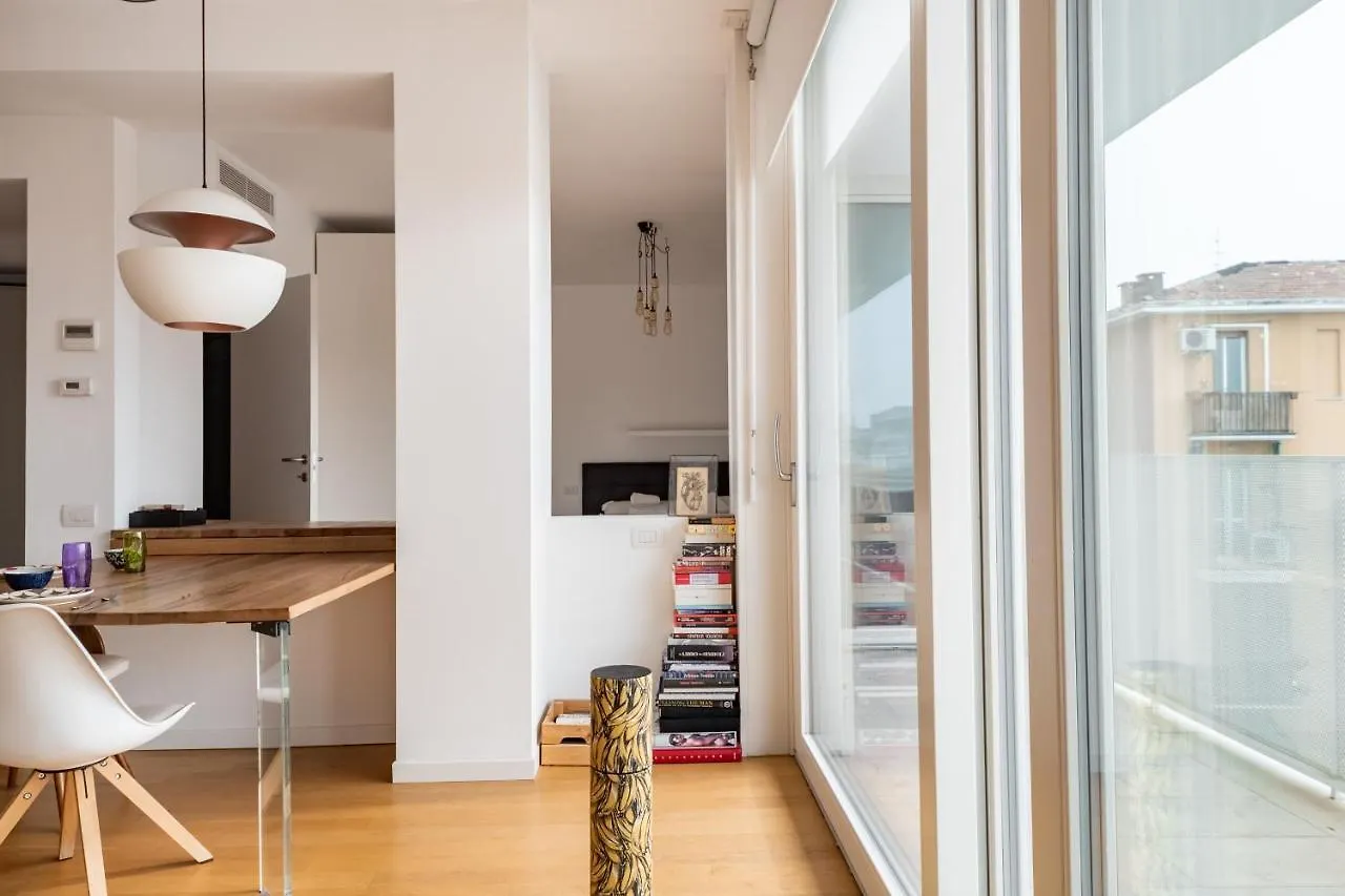Apartment Bright Open Space Nearby Naviglio Pavese Milan Italy